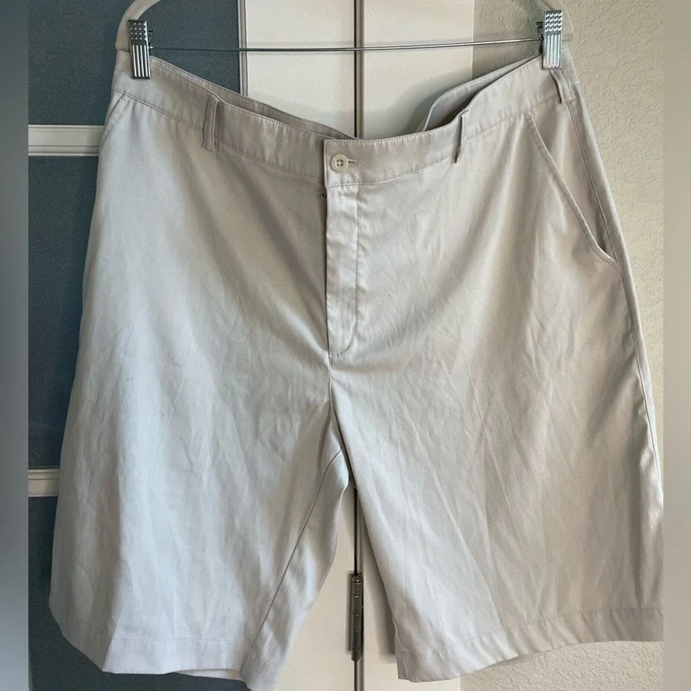 Nike - Men's Golf Tour Performance Dri Fit Shorts - Khaki - Size 38‎